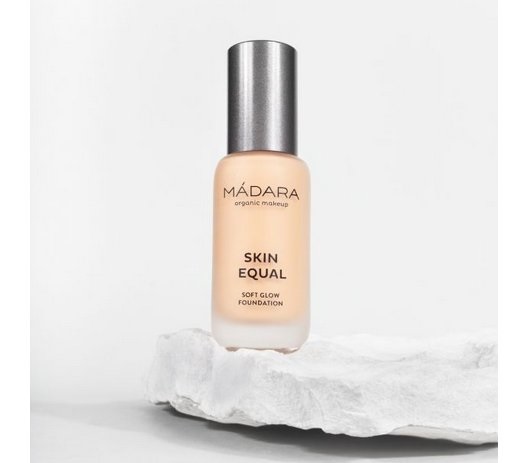 MÁDARA Fondotinta Liquido Skin Equal SPF 15 30 ml 20 Ivory - Fondotinta Minerale con Aspetto Naturale e Copertura Regolabile