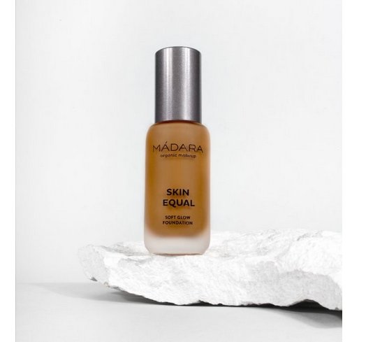 MÁDARA Skin Equal Fondotinta Liquido 30 ml Soft Glow SPF15 - Copertura Naturale e Luminosità
