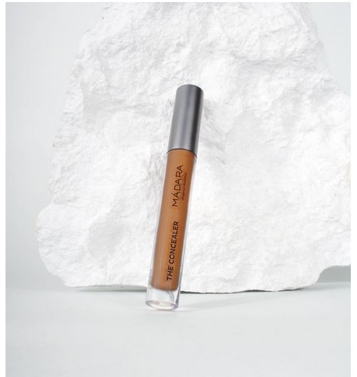 MÁDARA The Concealer 55 Hazelnut - Correttore Luminous Perfecting 4 ml, Vegan, con Hyaluronico e minerali intelligenti