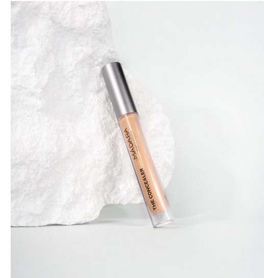 MÁDARA The Concealer 45 Almond - Correttore Luminante 4 ml con Hyaluronsäure, Vegan e Ecocert