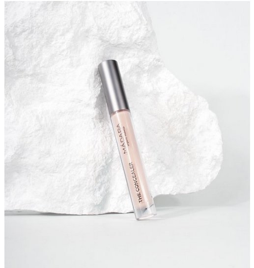 MÁDARA The Concealer #25 Latte - Correttore Luminosa 4 ml con Acido Ialuronico e Minerali, Vegan e Ecocert