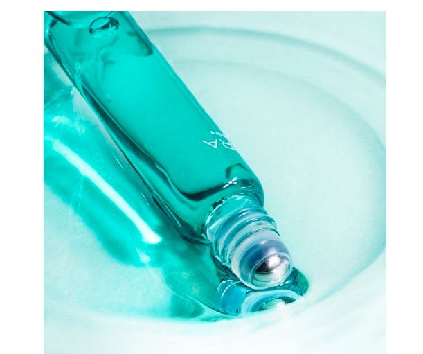 MÁDARA Acne Acute Spot Roll-On 8 ml - Trattamento Localizzato con Acido Salicilico e Cellule Staminali di Ginepro