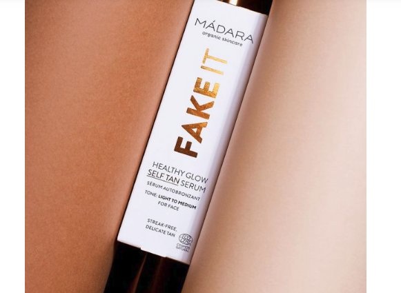MÁDARA Fake It Healthy Glow Serum 30 ml - Siero Viso Autoabbronzante con Olio di Semi di Lampone, Burro di Karitè, Acido Ialuronico e Vitamina E, Vegan e Certificato Ecocert