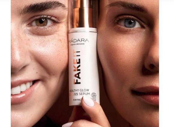 MÁDARA Fake It Healthy Glow Serum 30 ml - Siero Viso Autoabbronzante con Olio di Semi di Lampone, Burro di Karitè, Acido Ialuronico e Vitamina E, Vegan e Certificato Ecocert