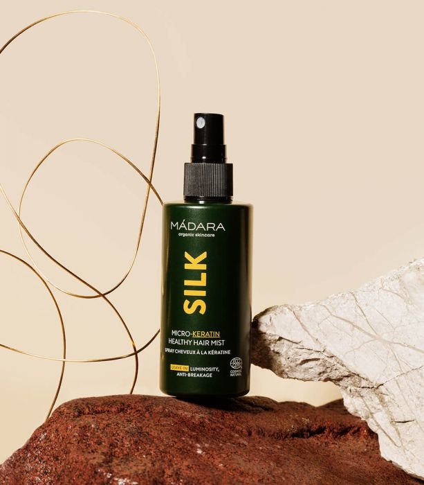 MÁDARA Silk Micro-Keratin Healthy Hair Mist 90 ml - Spray Nutriente e Riparatore per Capelli Fragili e Danneggiati