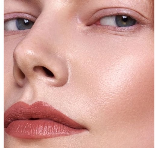 Mádara Velvet Wear Matte Cream Lipstick 32 Warm Nude - Rossetto Vellutato 3,8 g con Burro di Karité e Olio di Mirtillo