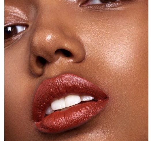 MÁDARA Velvet Wear Rossetto 3.8 g - Texture Vellutata, Finitura Satinata, con Olio di Semi di Mirtillo e Burro di Karité, Vegan