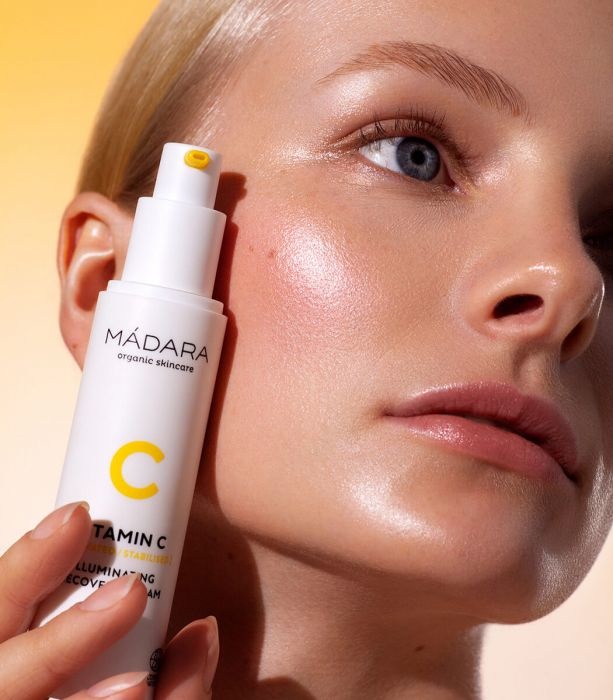 MÁDARA Vitamin C Illuminating Recovery Cream - Crema Viso Rigenerante e Illuminante 50 ml, Idratante e Antiossidante per Tutti i Tipi di Pelle