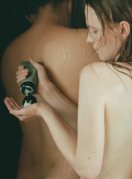 MÁDARA Scrub Minerale per Il Corpo AHA 175 ml - Esfoliante Idratante per Pelle Liscia e Luminosa