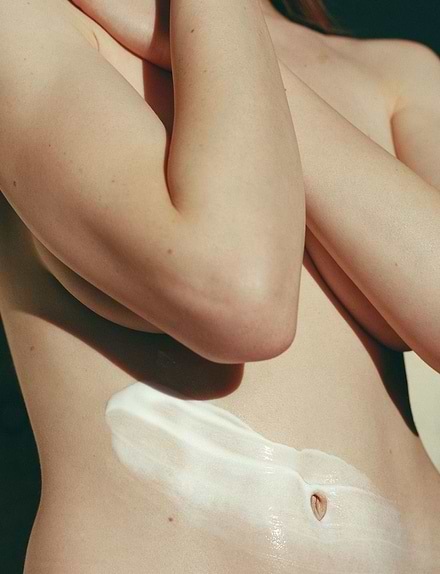 MÁDARA Intense Repair Body Cream 150 ml - Crema corpo nutriente e idratante per pelli sensibili con acido ialuronico e burri naturali