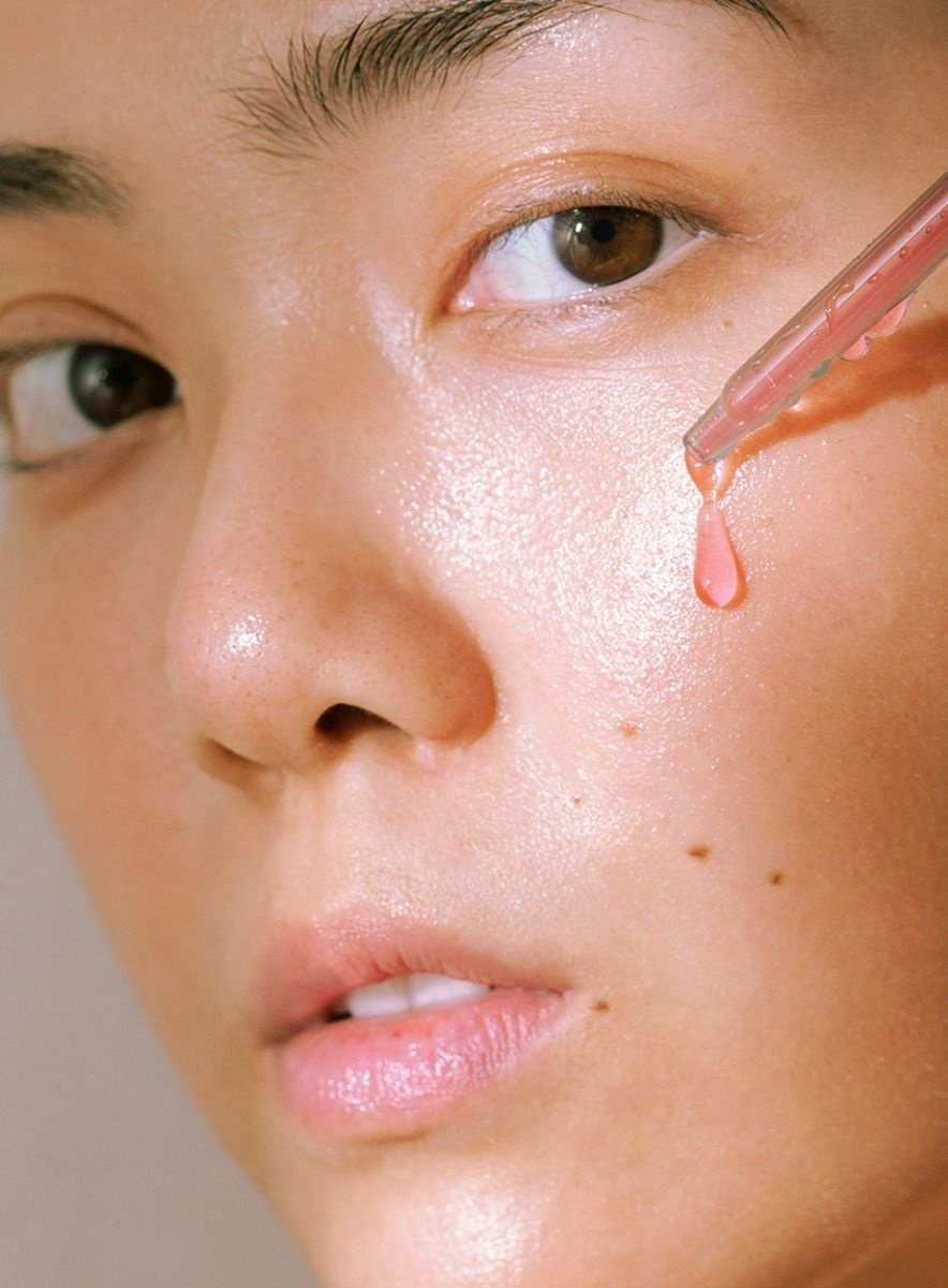 MÁDARA Hyaluron Intense Peel Serum Siero Esfoliante Notturno 30 ml - Con Acidi AHA e Acido Ialuronico per Pelle Liscia e Luminosa