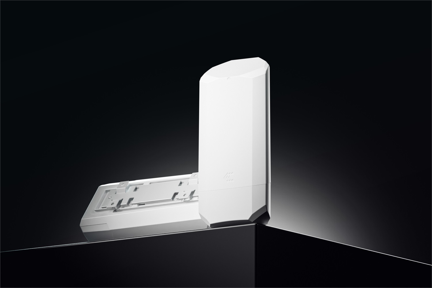 Teltonika OTD500 Outdoor Router 5G con Gigabit Ethernet e Slot per scheda SIM - Bianco