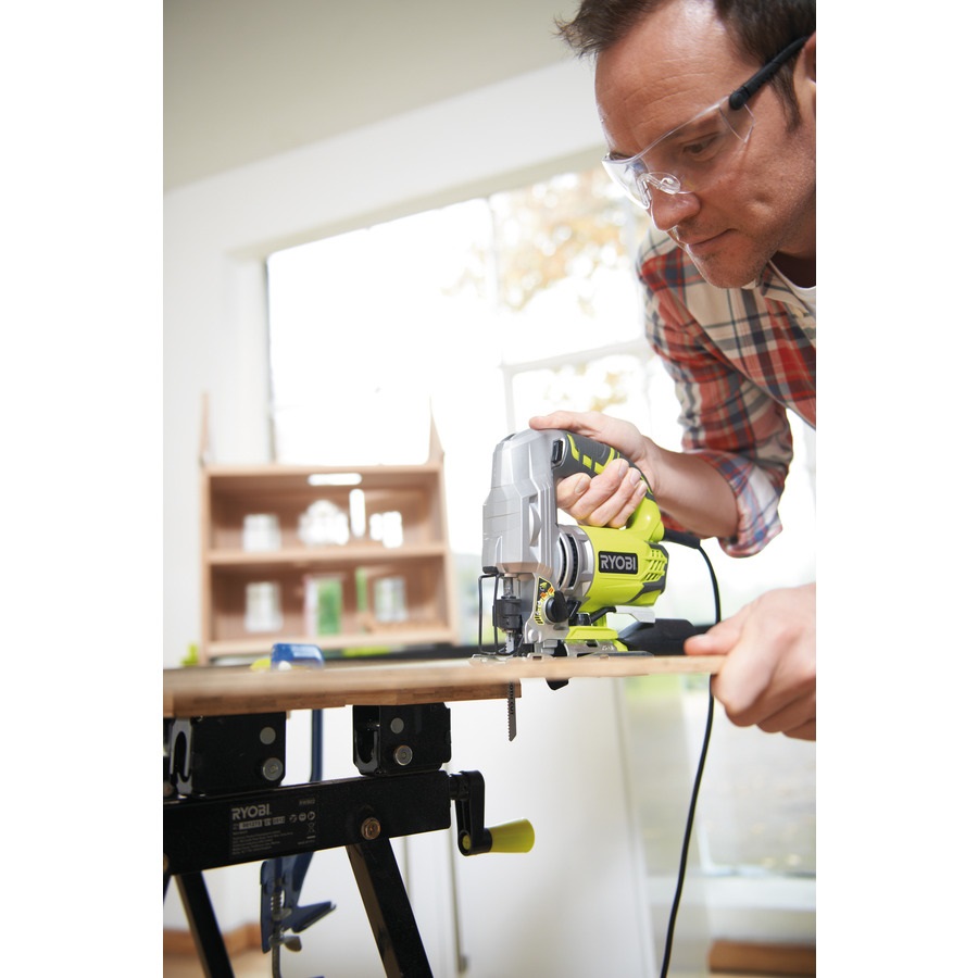 Ryobi RJS1050-K Seghetto Alternativo Elettrico 680 W con 4 Funzioni, Guida di Taglio Retrattile, Variatore di Velocità e Luce LED