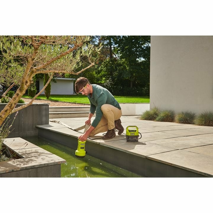 Ryobi RY18SPA-0 Pompa Sommersa a Batteria 18V ONE , Portata Massima 4.200 litri/ora, Funzione di Spegnimento Automatico, Ideale per Svuotare Piscine e Gestire Allagamenti
