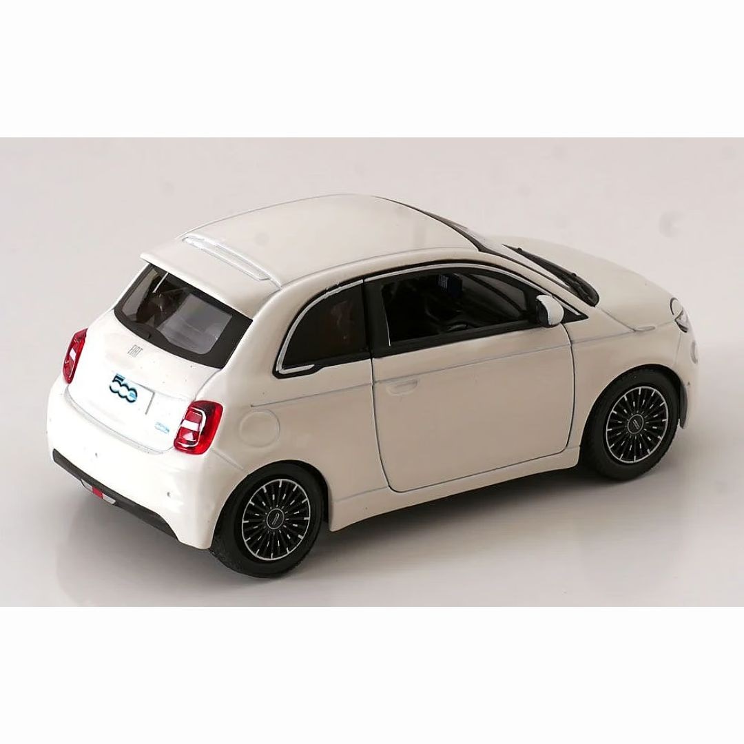 Bburago Fiat 500e (2023) Modellino Diecast 1:24 con Portiere Apribili - Colore Bianco/Celeste/Grigio