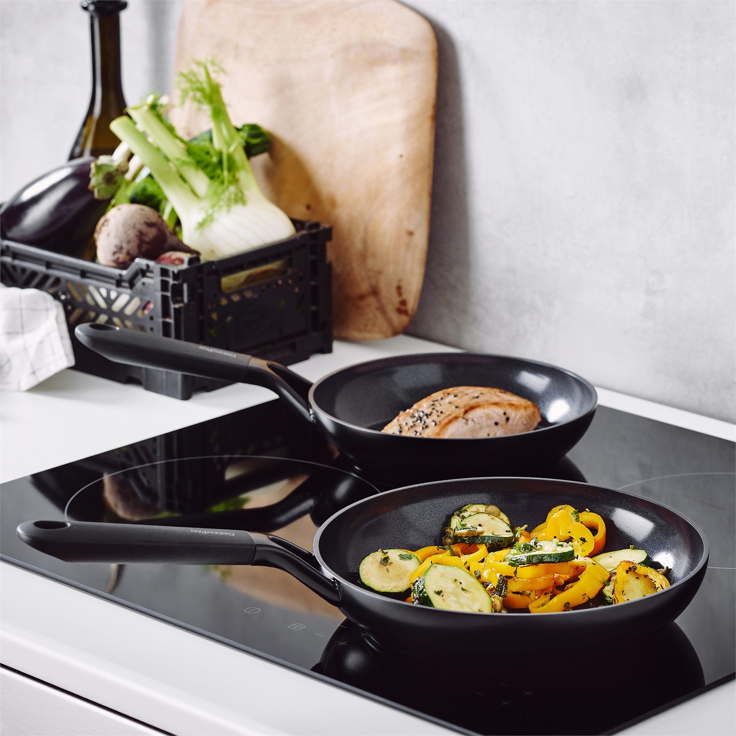 GreenPan SmartShape Padella Ceramica Sana Antiaderente 24 cm - Senza PFAS, Adatta all'Induzione, Sicura al Forno, Lavabile in Lavastoviglie, Nero