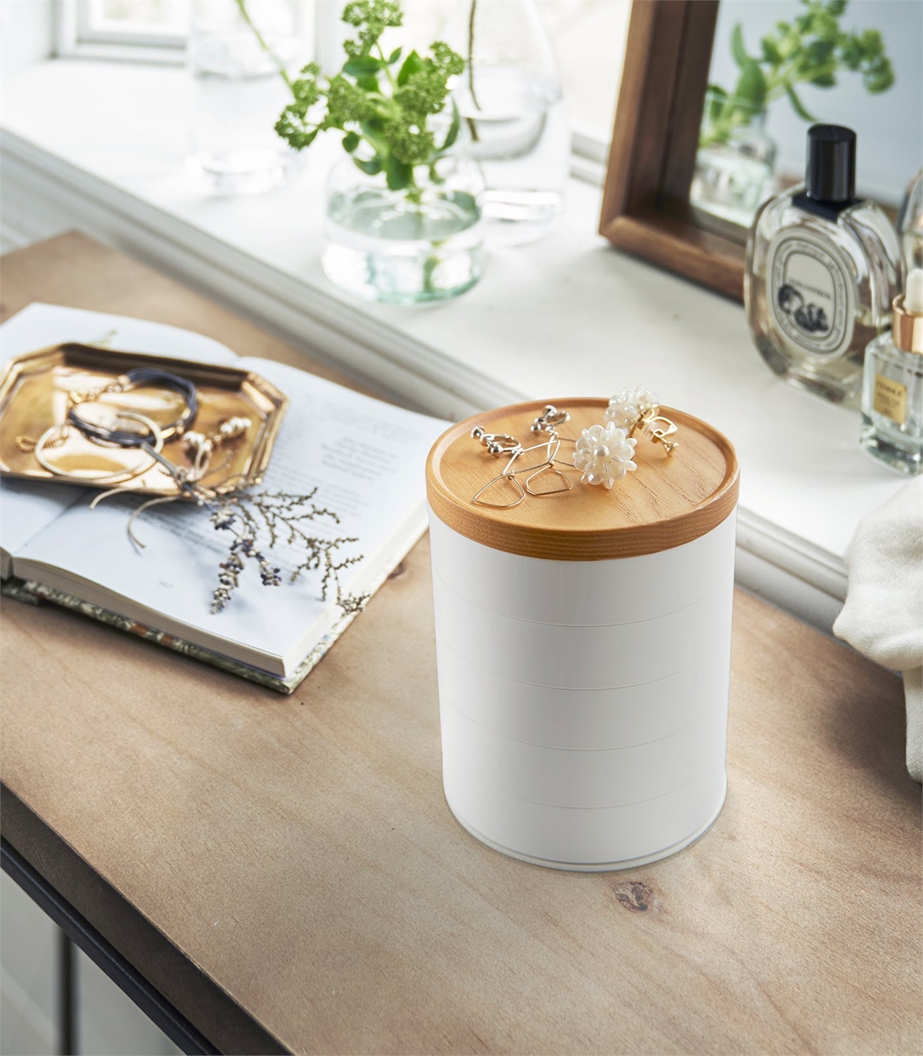 Yamazaki Home - Scatola per Accessori a 5 Livelli in Legno Bianco con Coperchio, Design Minimalista e Compatto