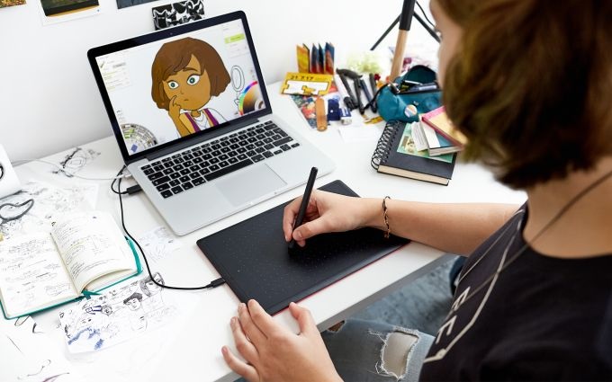 Wacom One by Wacom Medium Tavoletta Grafica Con Penna, Nero/Rosso, 20.6 x 28.9 x 3.5 cm, 2540 lpi, Cablato