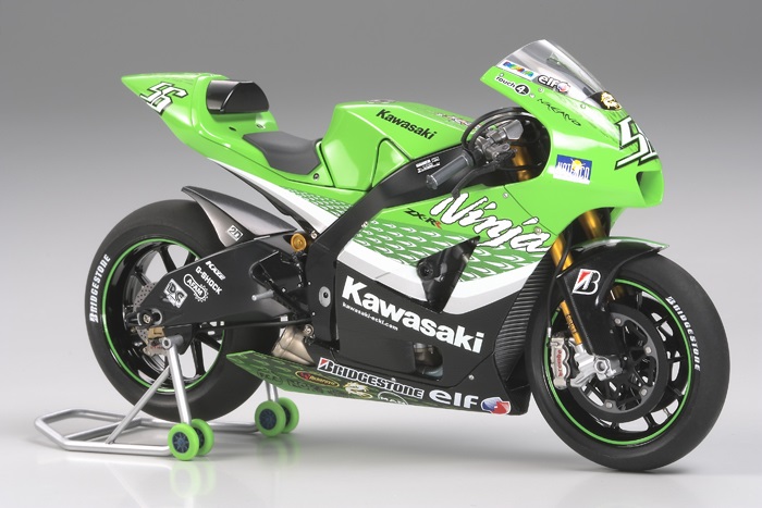 Tamiya Kawasaki Ninja ZX-RR 2006 Modellino di Moto Kit di Montaggio 1:12 - Assemblaggio Richiesto