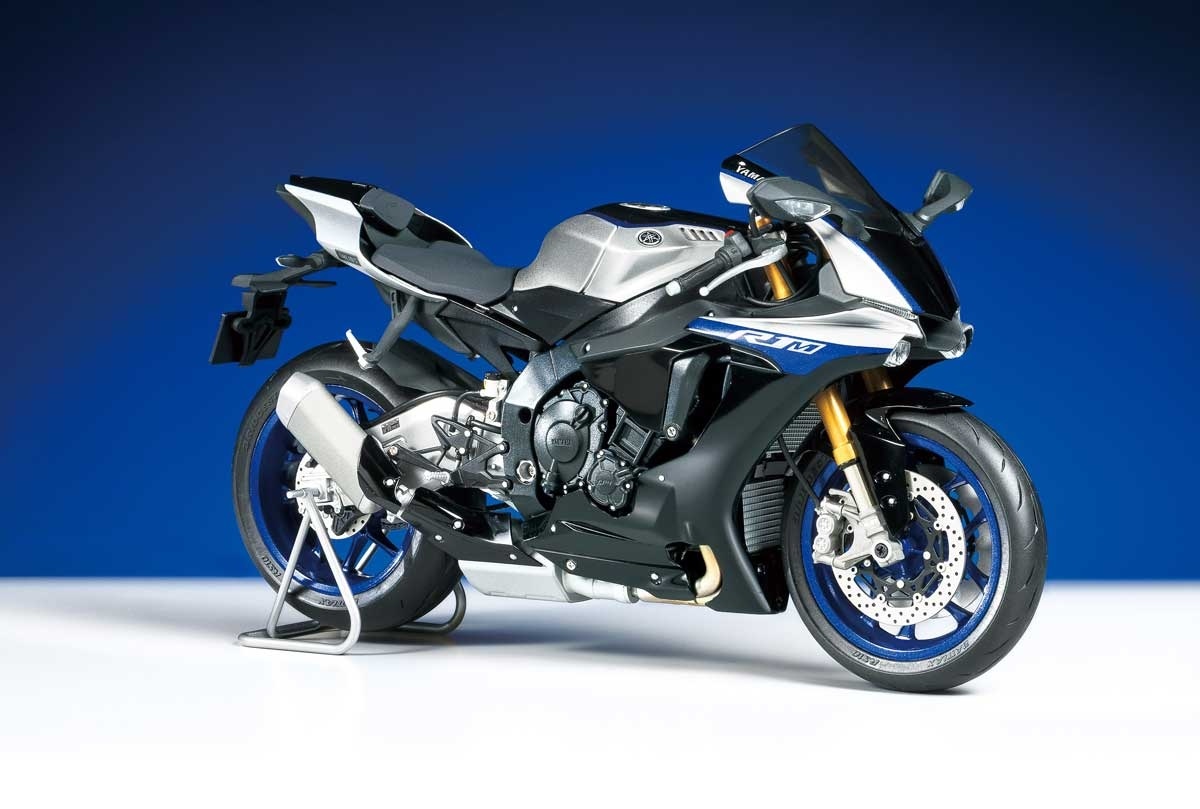 Tamiya Yamaha YZF-R1M Modellino di Moto Kit di Montaggio 1:12 in Plastica - Dettagliato e Non Verniciato