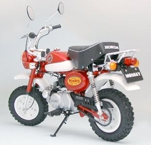 Tamiya Honda Monkey 2000 Anniversary Modellino di Moto Preassemblato Scala 1:6 (224 mm x 100 mm x 175 mm)