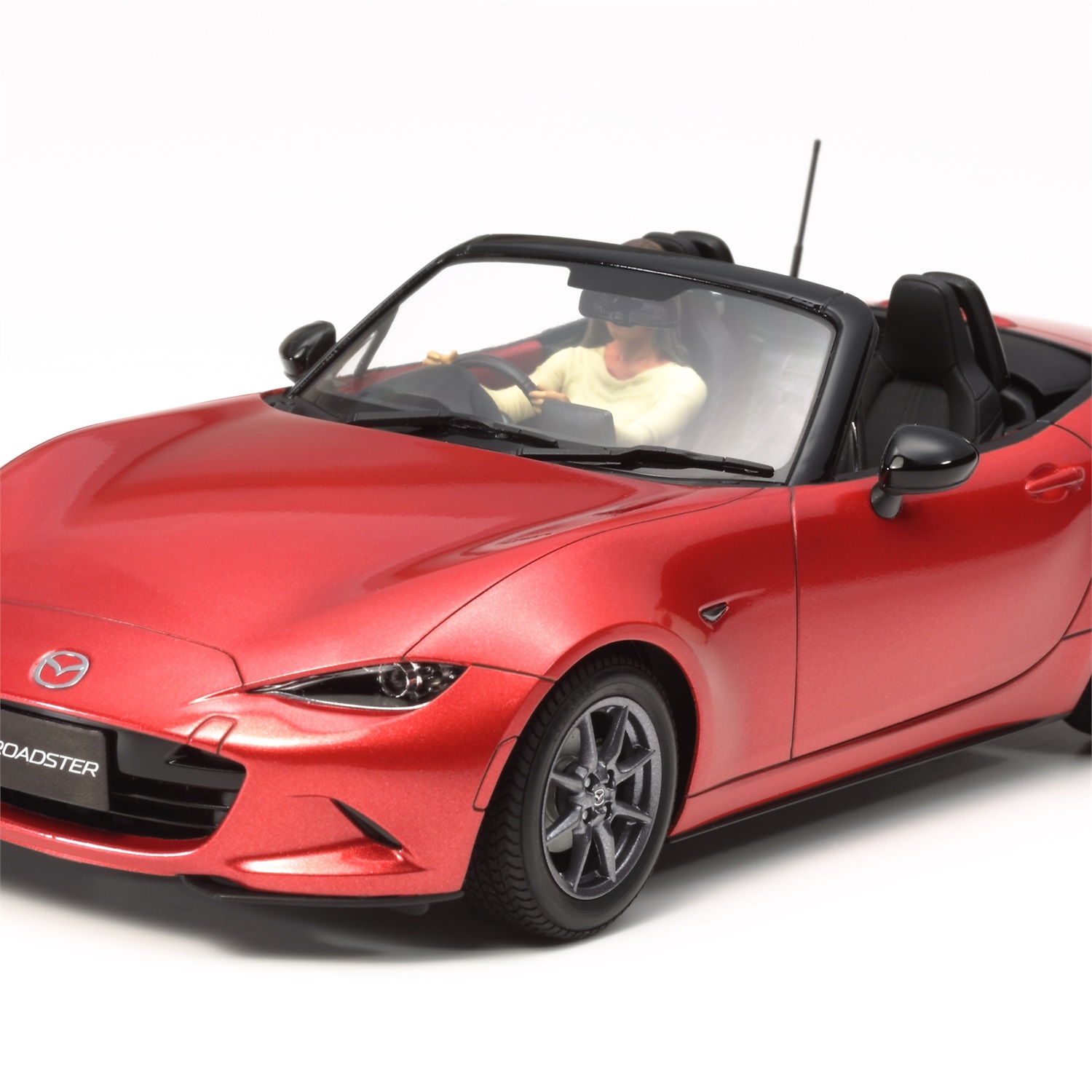 Tamiya Mazda MX-5 Modellino di macchina Kit di montaggio 1:24 - Riproduzione fedele, Non verniciato, Colore Rosso