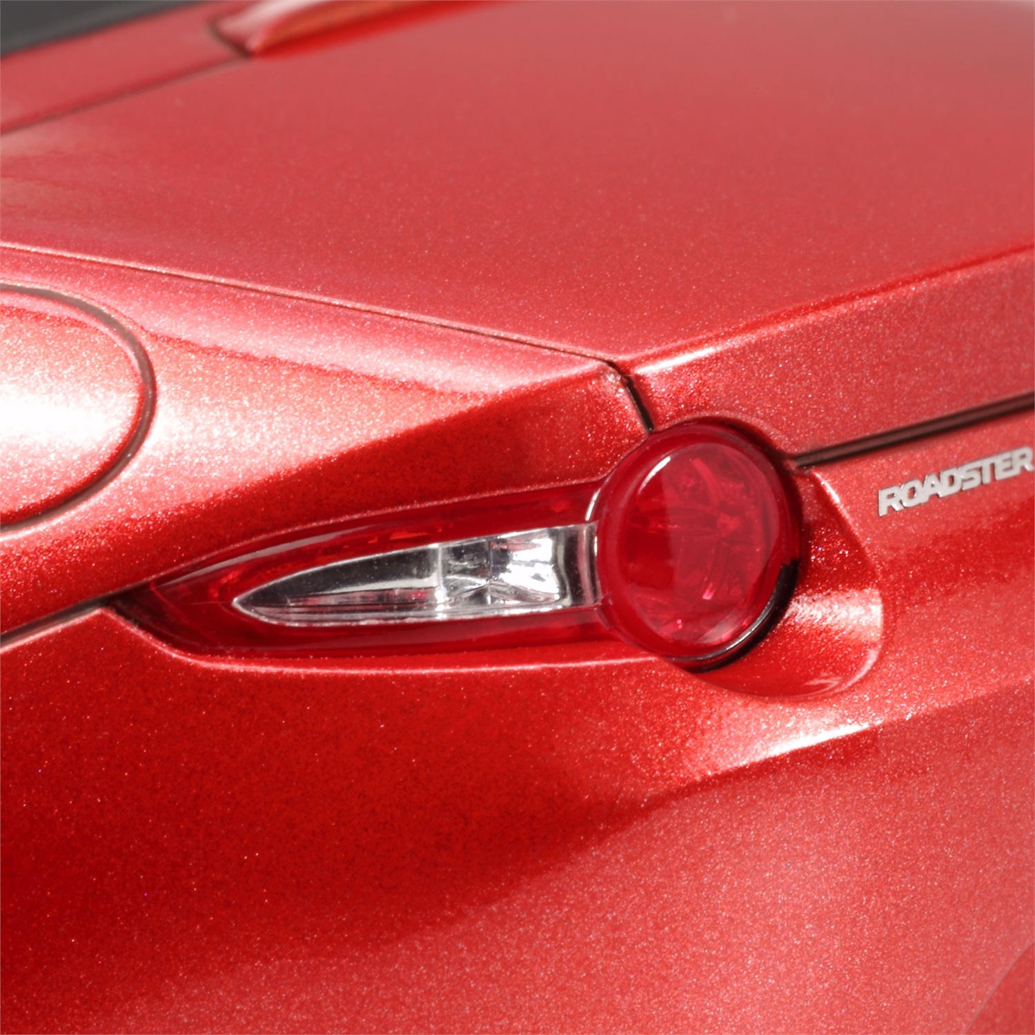 Tamiya Mazda MX-5 Modellino di macchina Kit di montaggio 1:24 - Riproduzione fedele, Non verniciato, Colore Rosso