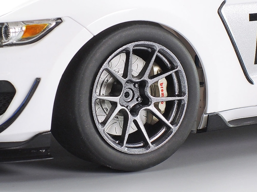 Tamiya Ford Mustang GT4 1:24 - Kit di costruzione in plastica, modellismo dettagliato, non verniciato, colore nero