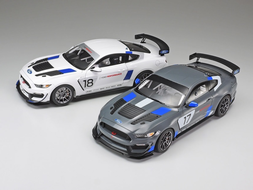 Tamiya Ford Mustang GT4 1:24 - Kit di costruzione in plastica, modellismo dettagliato, non verniciato, colore nero