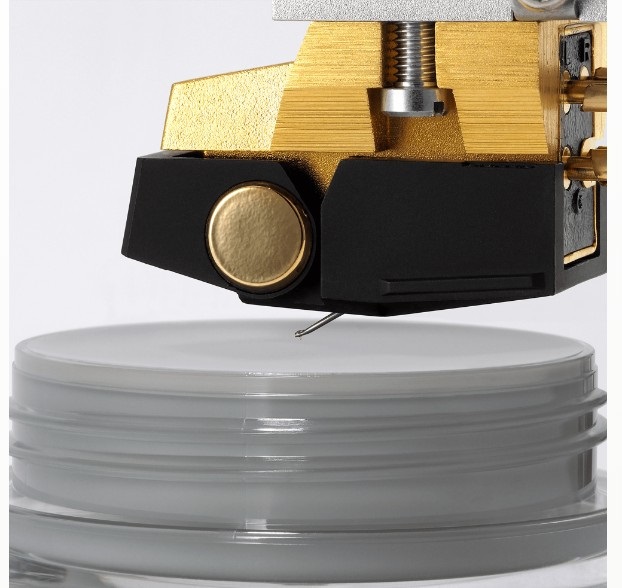 Audio-Technica AT-VM95ML Cartuccia a Stilo Dual Moving Magnet con Stilo Microlinear (Nero/Rosso) - Tensione di Uscita 3,5 mV, Compatibile con Aghi VM95