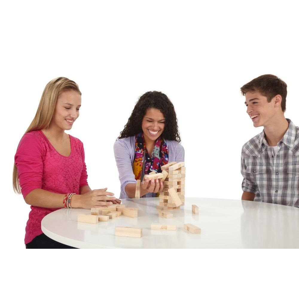 Hasbro Jenga - Gioco di Impilamento Originale con 54 Mattoncini di Legno, per Bambini dai 6 Anni in Su, Sviluppa Abilità Motorie e Strategia