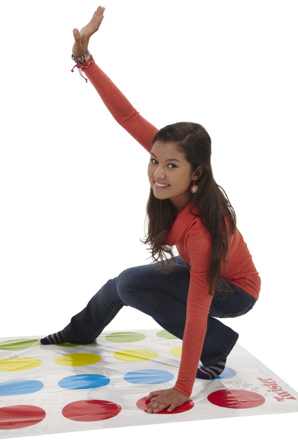 Hasbro Twister - Gioco in Scatola, Include Tappeto, Ruota e Istruzioni, Versione 2020 in Italiano, dai 6 anni in su, per 2 o più giocatori