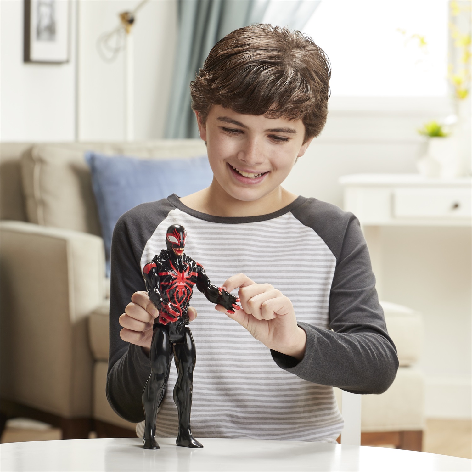 Hasbro Marvel Miles Morales Action Figure 30 cm - Titan Hero Series con Punti di Articolazione e Compatibilità con Lanciacolpi