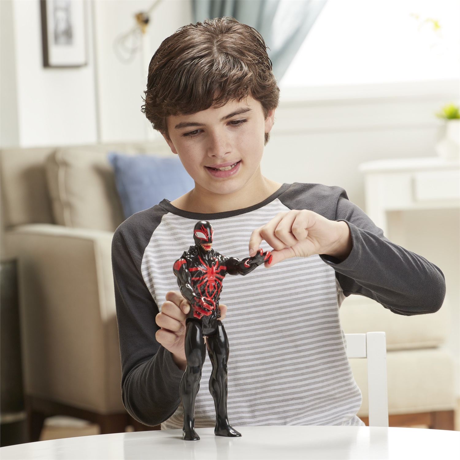 Hasbro Marvel Miles Morales Action Figure 30 cm - Titan Hero Series con Punti di Articolazione e Compatibilità con Lanciacolpi