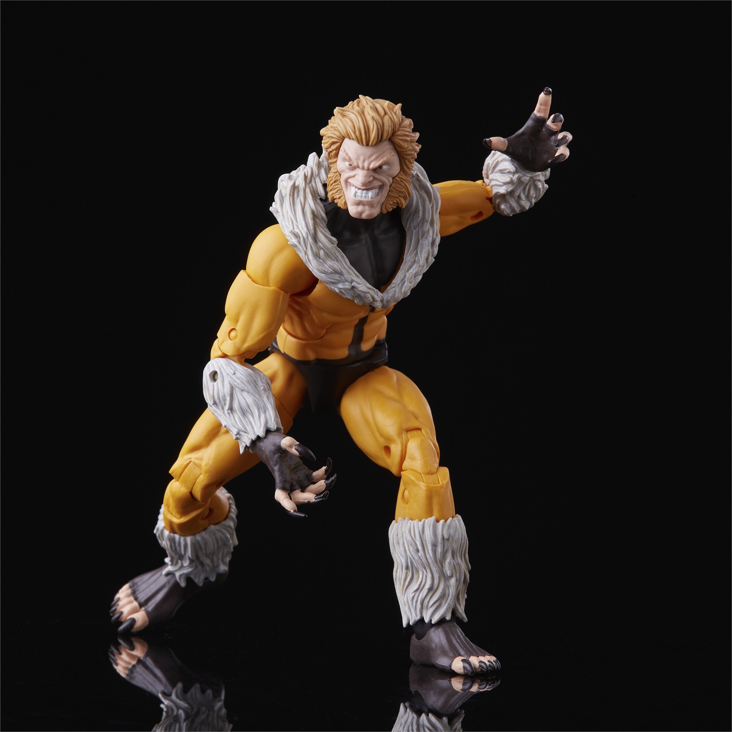 Hasbro Marvel Legends Series X-Men Sabretooth Action Figure 15 cm con 3 Accessori Build-A-Figure Multicolore