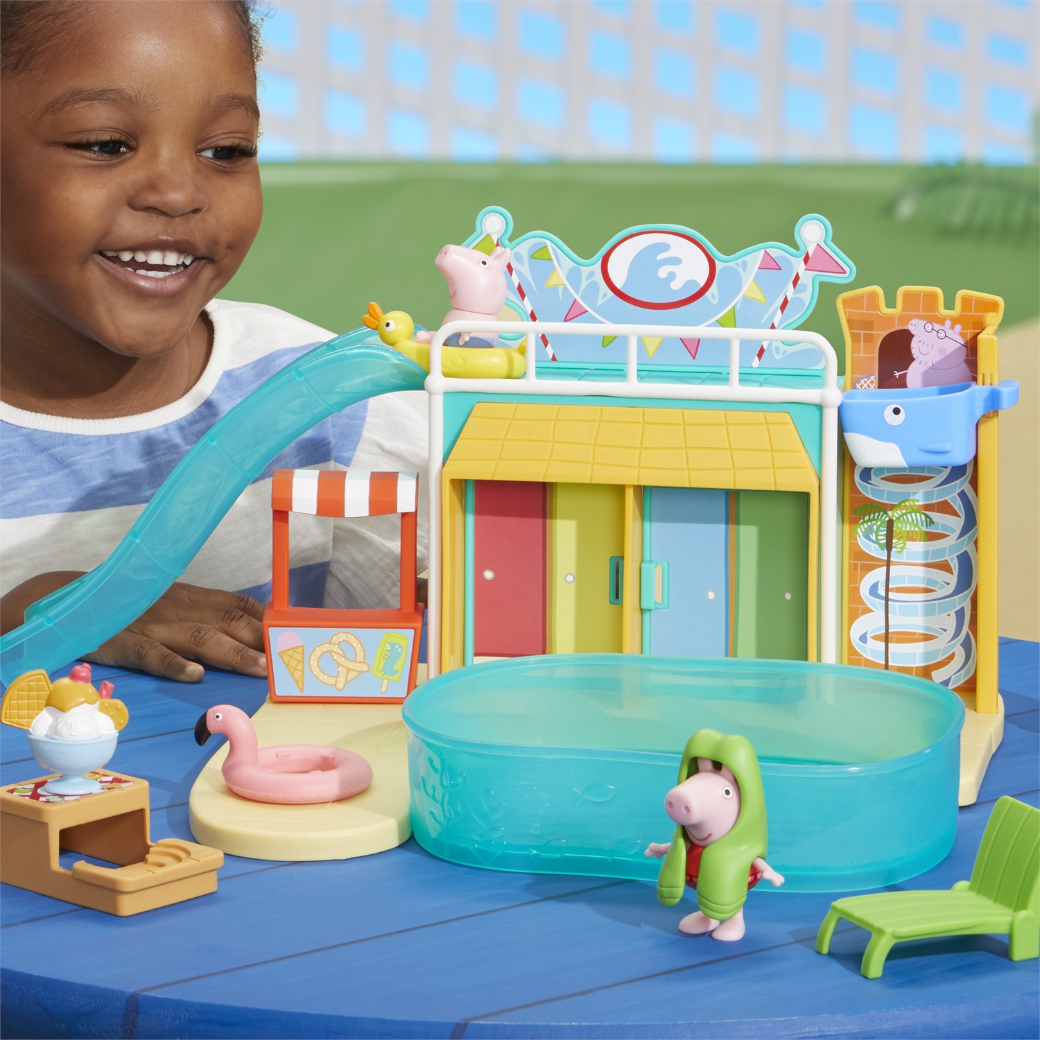 Peppa Pig Playset Acquapark con 2 Action Figure e 15 Pezzi - Giocattoli per Età Prescolare dai 3 Anni