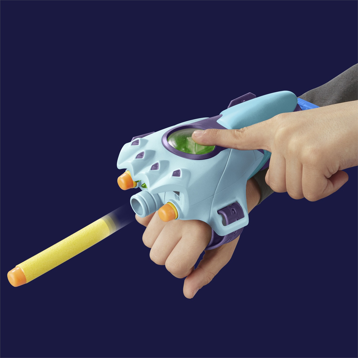 Transformers EarthSpark Cyber-Sleeve Blaster da Battaglia Giocattolo Indossabile 2-in-1 con Cyber-spada Retrattile e Lancia-dardi Nerf