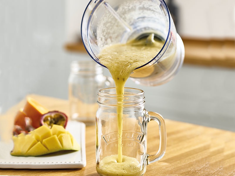 Kenwood FDM301SS Robot da Cucina 800 W, Capacità 2,1 L, Nero in Acciaio Inossidabile, Funzioni di Taglio, Macinatura e Miscelatura, Frullatore 1,2 L, Bilance Incorporate