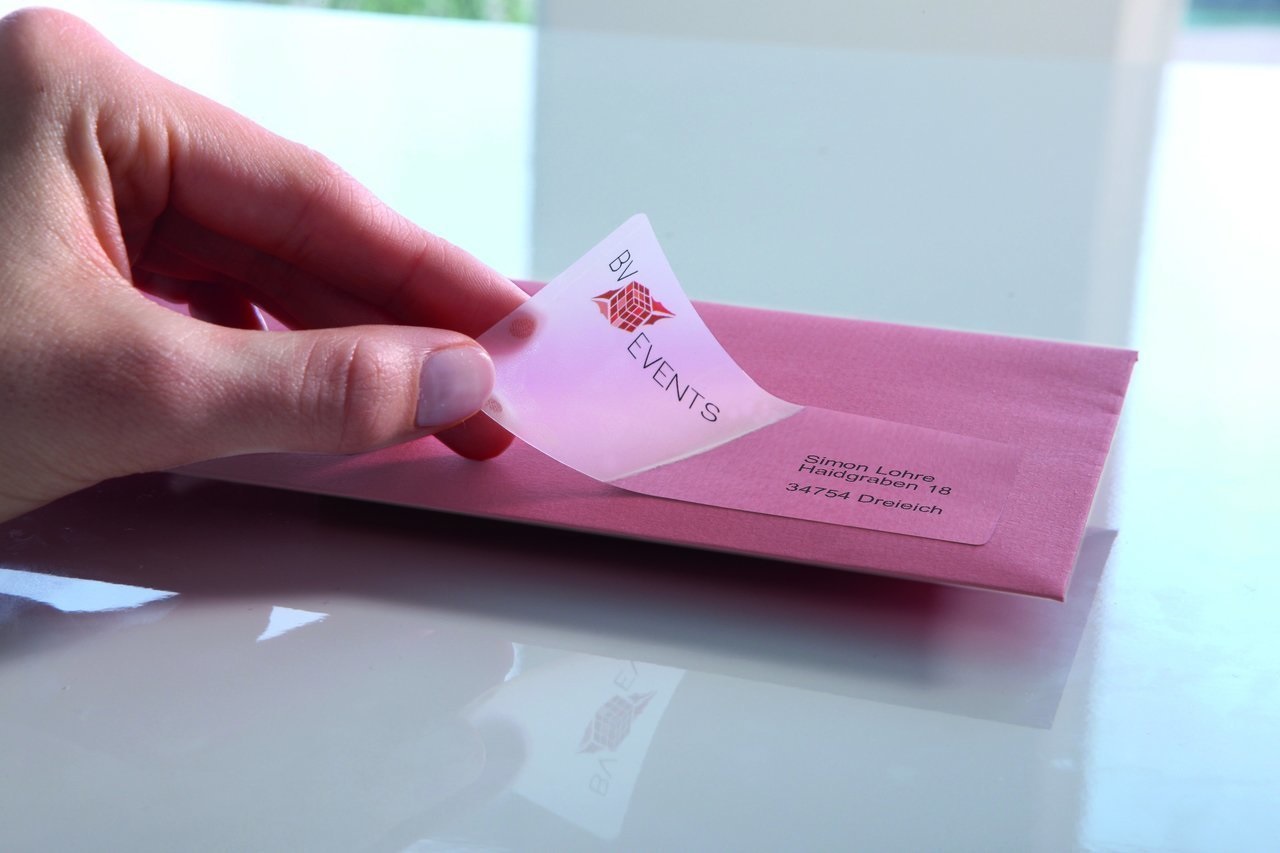 Avery L7560-25 Etichette adesive trasparenti lucide - 25 fogli A4 - 63,5 x 38,1 mm - 21 etichette per foglio - Adesivo permanente - Poliestere - Compatibili con stampanti laser