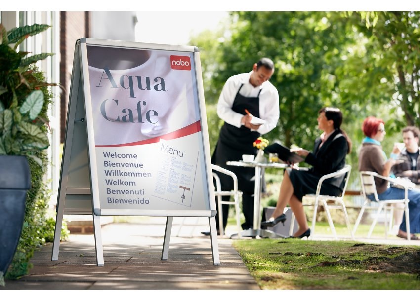 Nobo Espositore a Cavalletto Bifacciale con Cornice a Scatto - Formato A1, 650 x 1135 mm, Finiture in Alluminio, Copertura Protettiva Antiriflesso - Argento