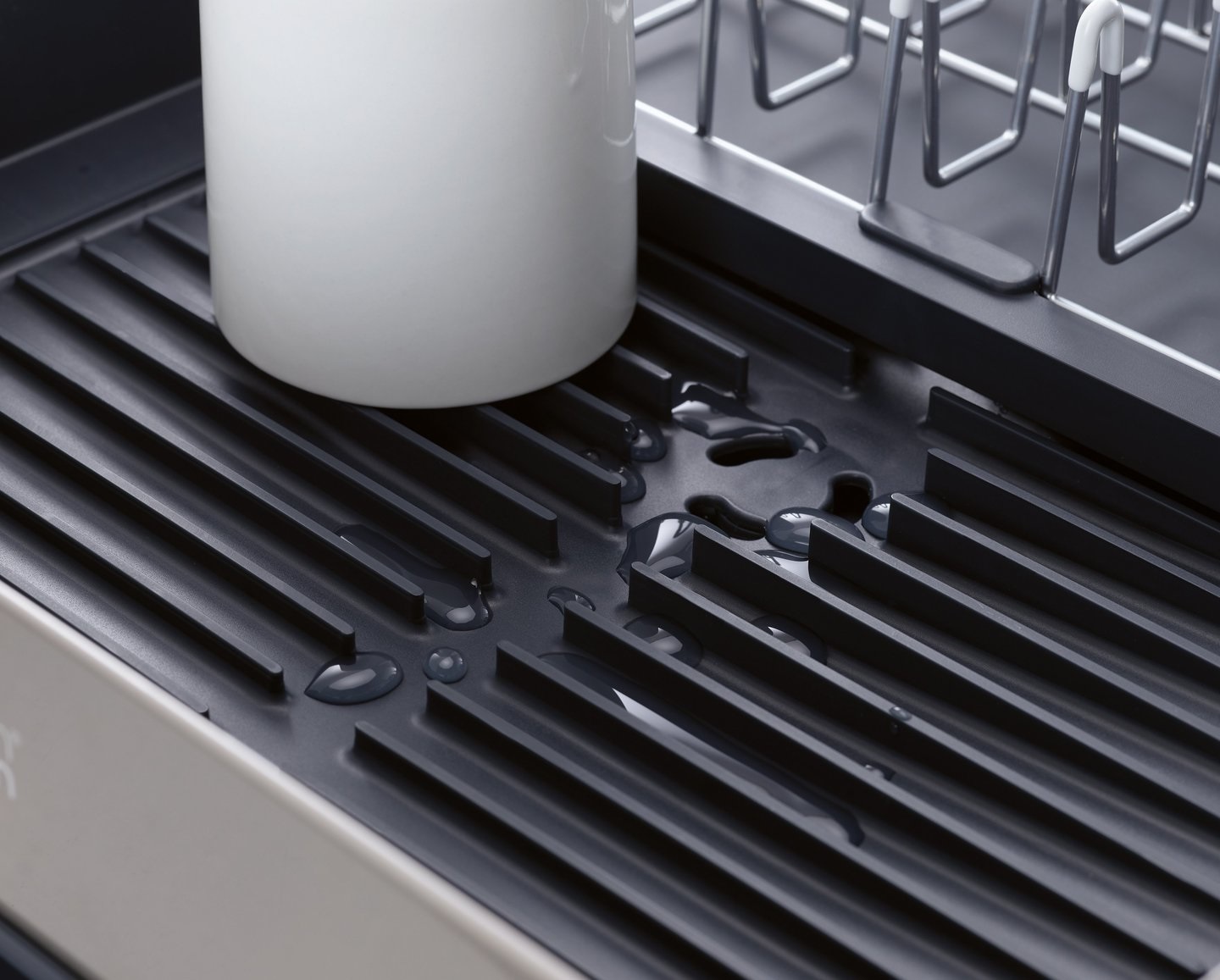 Joseph Joseph Extend Scolapiatti Espandibile in Acciaio Inox con Portaposate Rimovibile e Beccuccio di Drenaggio Girevole - Colore Grigio/Acciaio