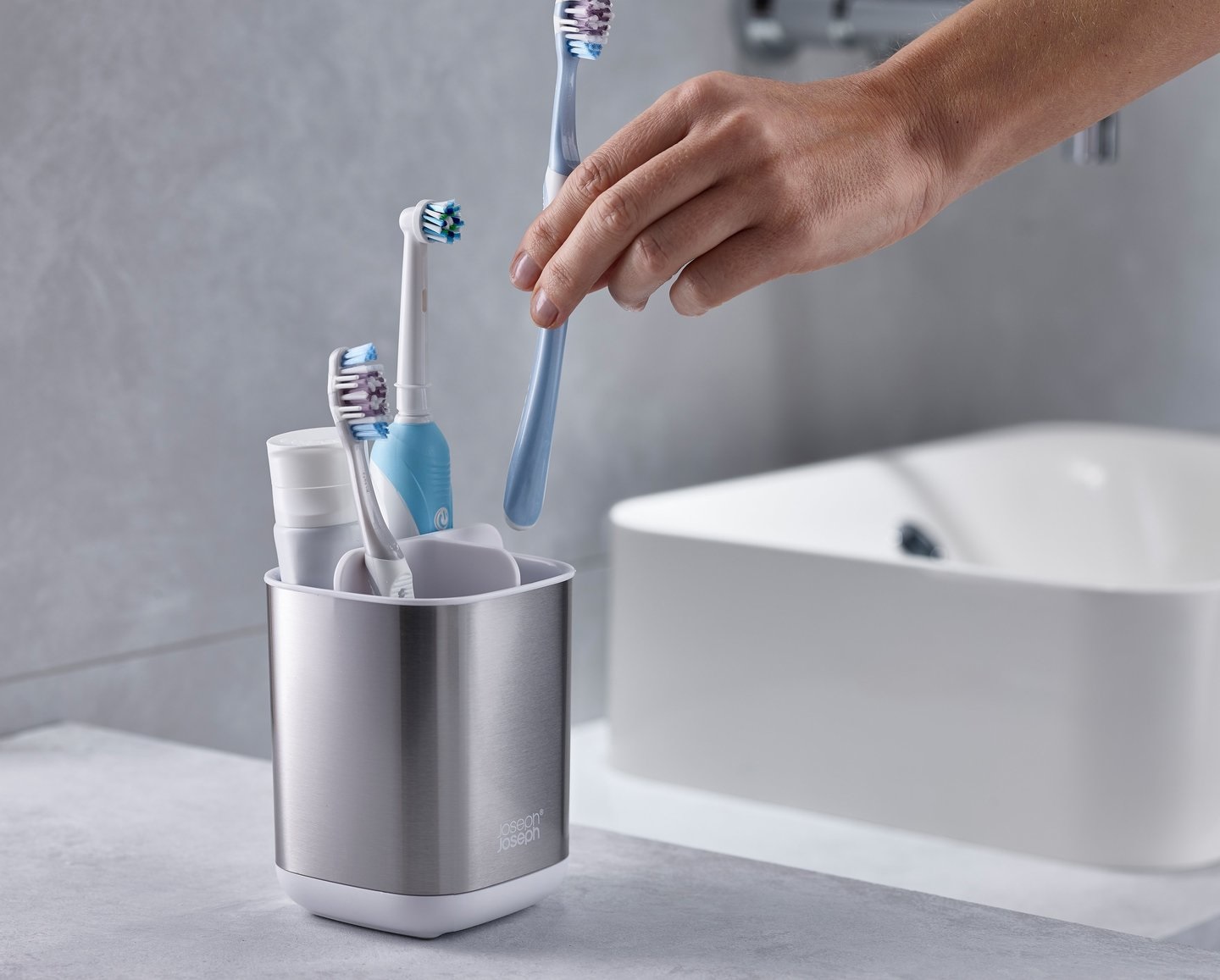 Joseph Joseph EasyStore Porta Spazzolini in Acciaio Inox - Contenitore da Bagno Smontabile con 3 Scomparti, Compatibile con Spazzolini Elettrici e Tradizionali