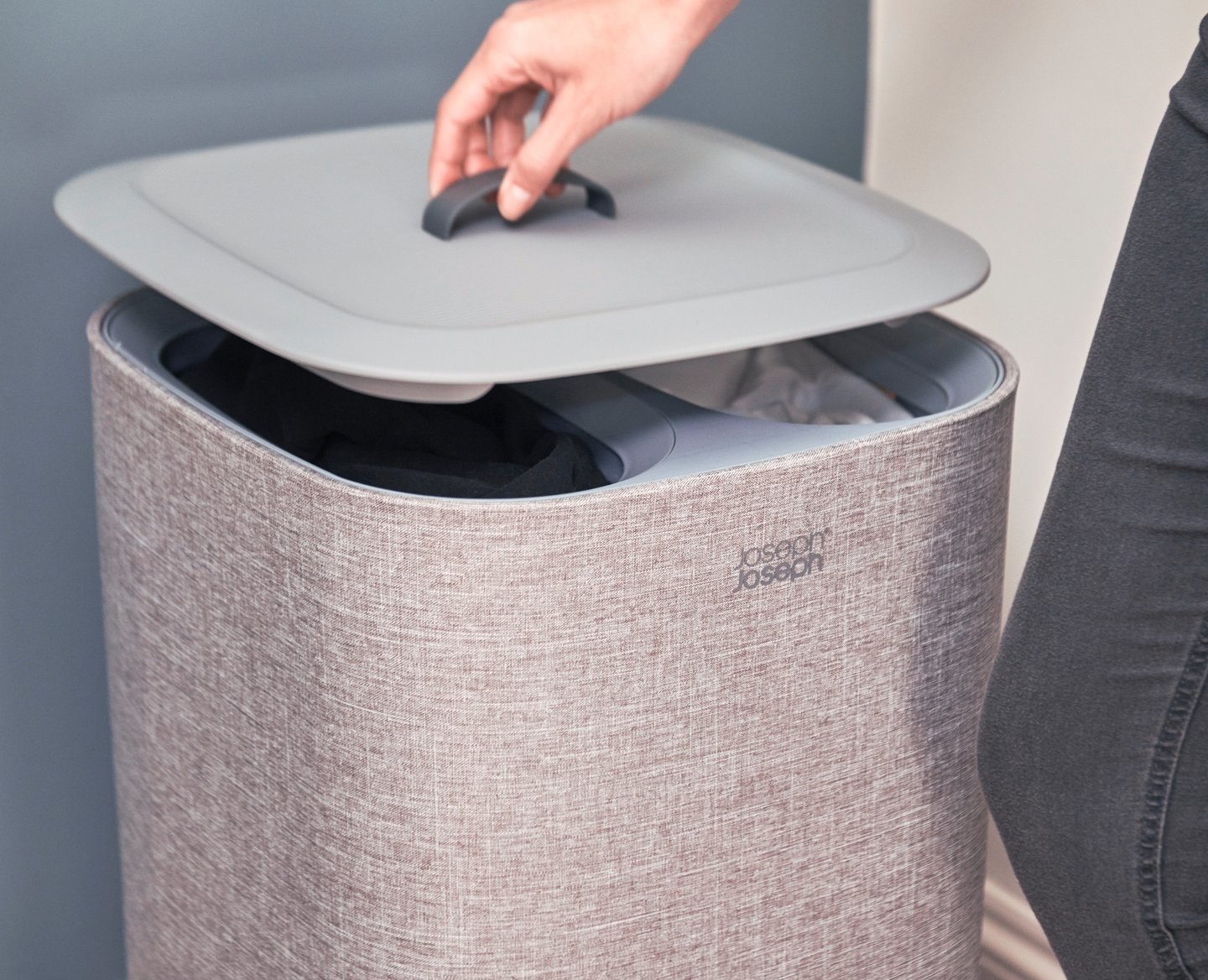 Joseph Joseph Cesto da Biancheria Tota 60L con Separatore, 2 Sacchi Rimovibili, Grigio