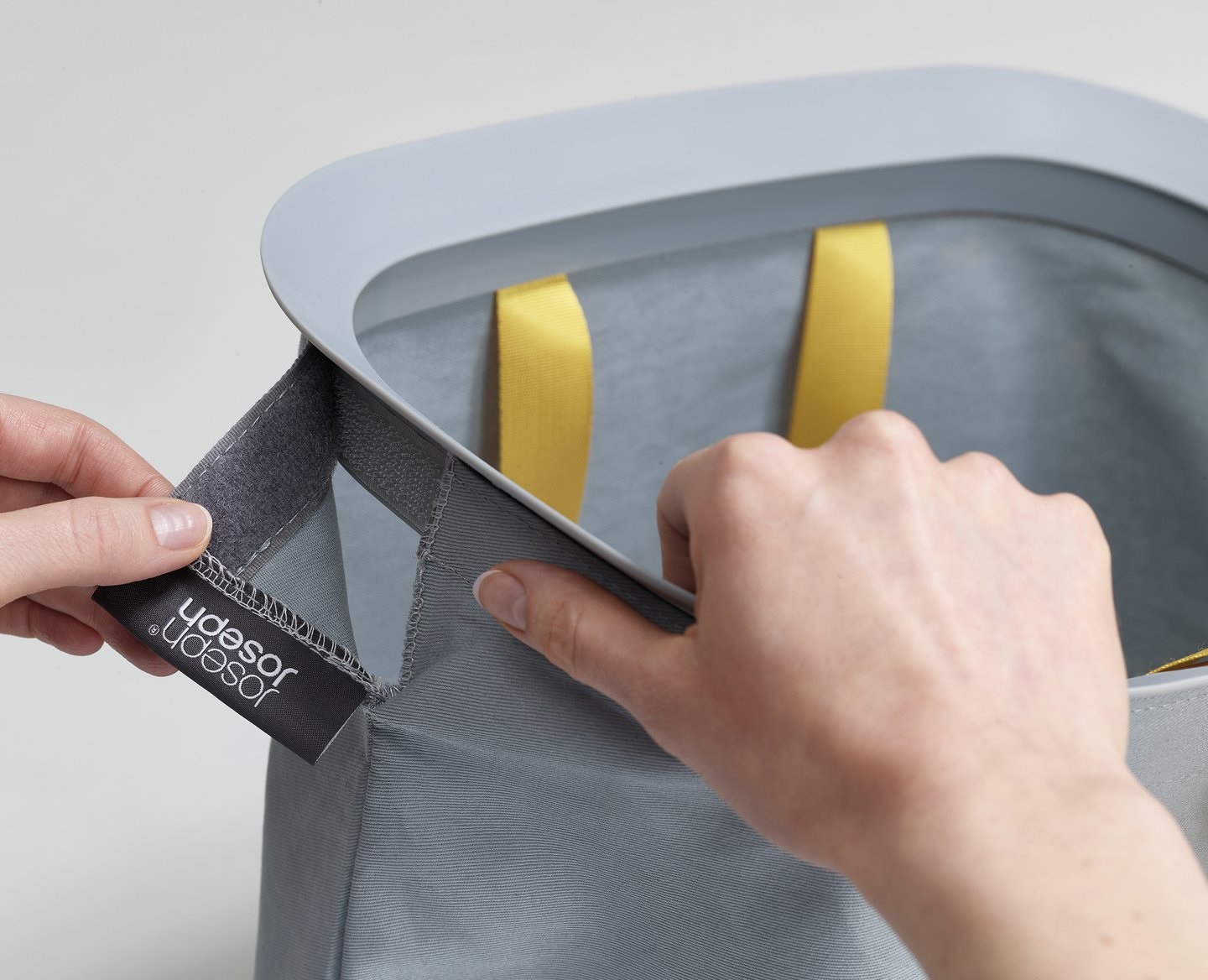 Joseph Joseph Tota Cesto da Biancheria 90L Grigio - 2 Scomparti, 2 Sacchi Rimovibili con Maniglie