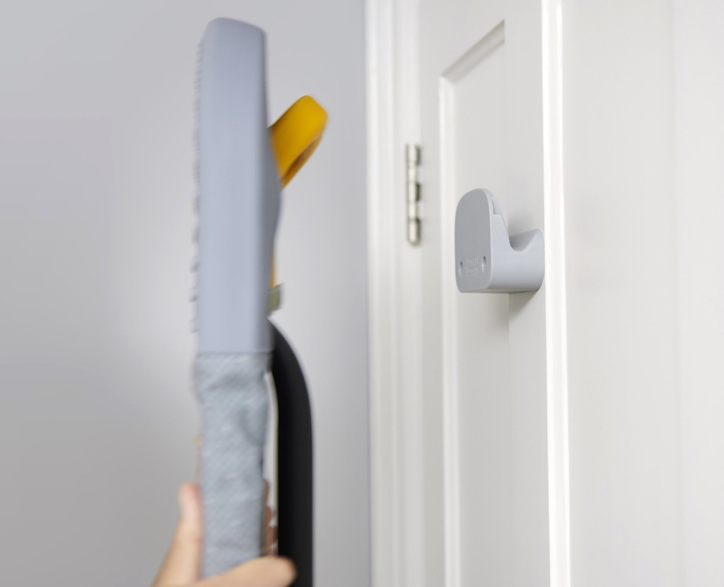 Joseph Joseph Glide Asse da Stiro Grigio con Poggiaferro a Vapore Integrato - Dimensioni 1300 x 380 mm, Compatto e Regolabile in Altezza