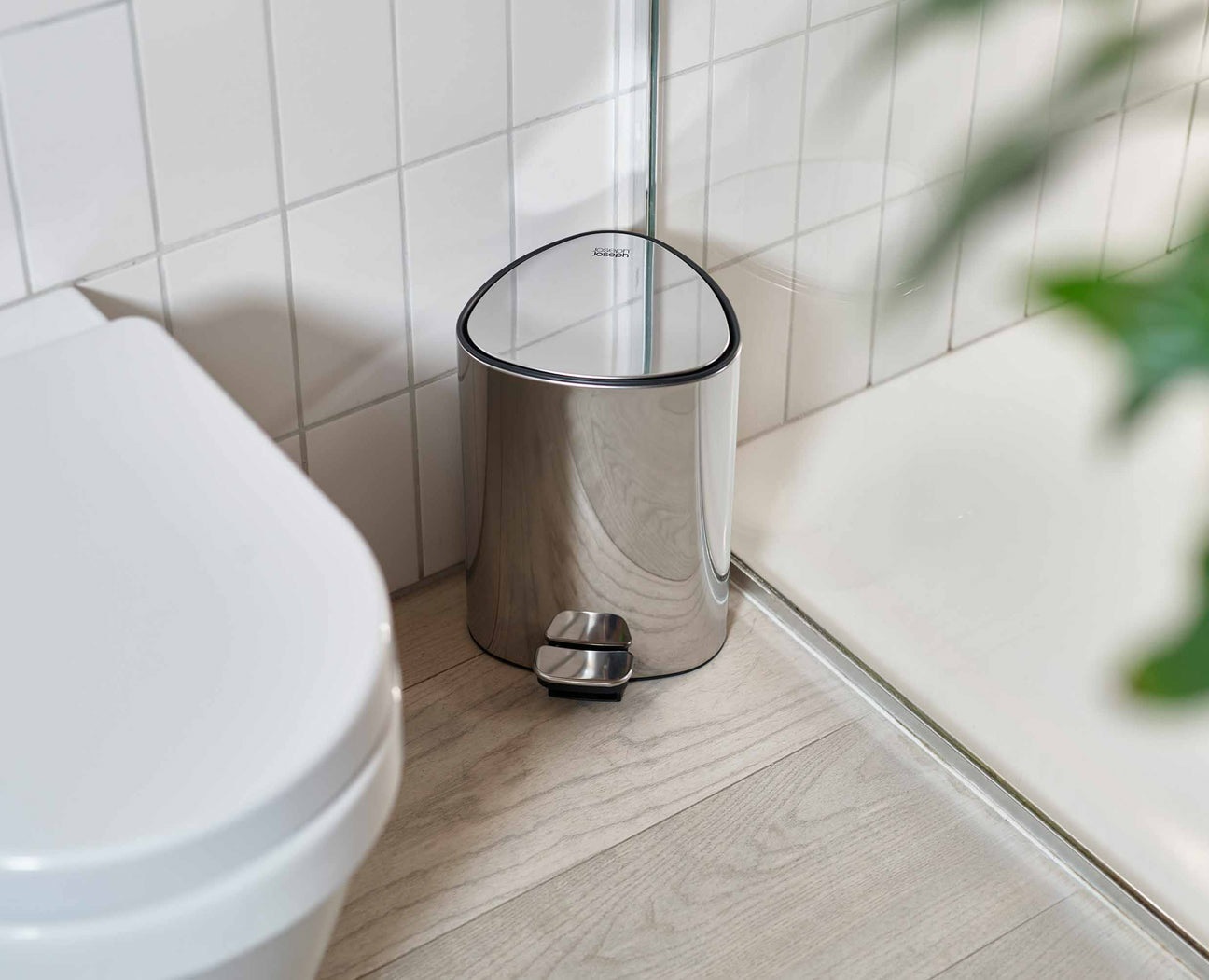 Joseph Joseph EasyStore Luxe Pattumiera a Pedale 5L in Acciaio Inox con Coperchio Silenzioso e Secchio Rimovibile