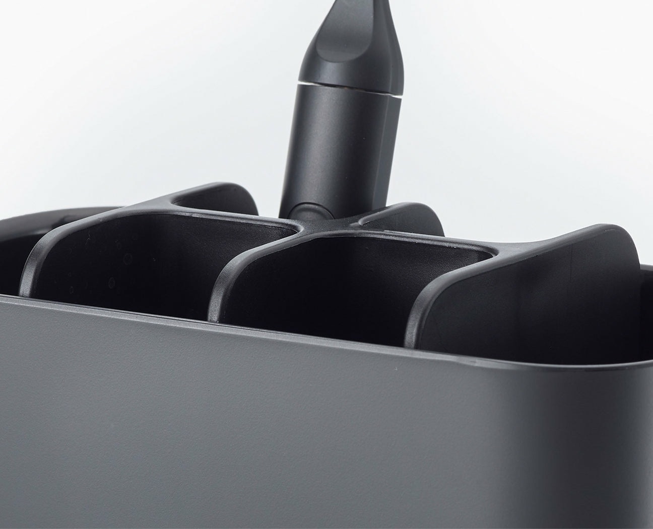 Joseph Joseph EasyStore 70599 Porta Spazzolino e Dentifricio Nero Matte, Compatibile con Spazzolini Elettrici e Tradizionali, 6 Scomparti, Contenitore Smontabile
