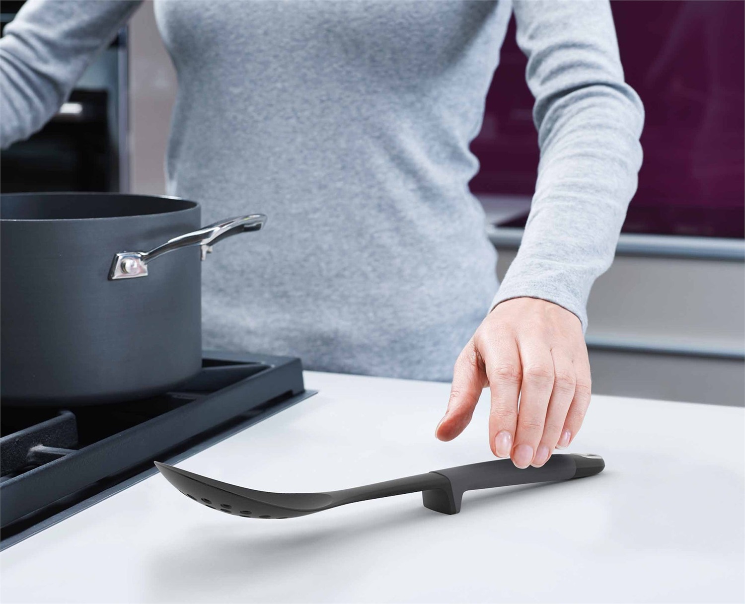 Joseph Joseph Elevate Carousel Set 6 Utensili da Cucina con Pinze in Acciaio Inossidabile e Supporto Rotante