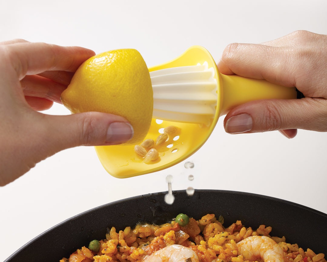 Joseph Joseph Catcher Spremiagrumi Manuale Giallo con Coppa per Semi - Adatto a Limoni, Arance e Lime