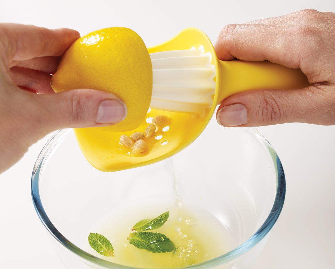 Joseph Joseph Catcher Spremiagrumi Manuale Giallo con Coppa per Semi - Adatto a Limoni, Arance e Lime